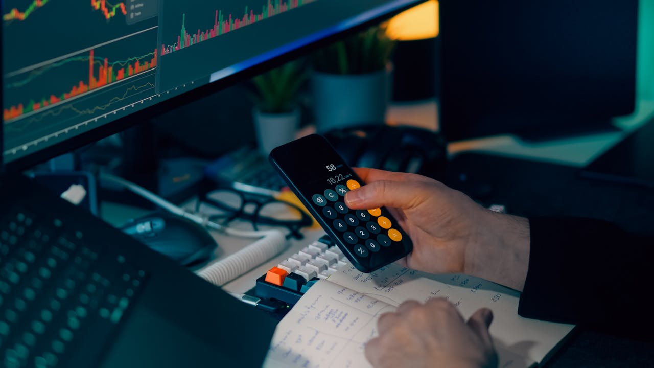 The Art of Drawing Readers In: Your attractive post title goes here Free stock photo of analysis, analyst, business